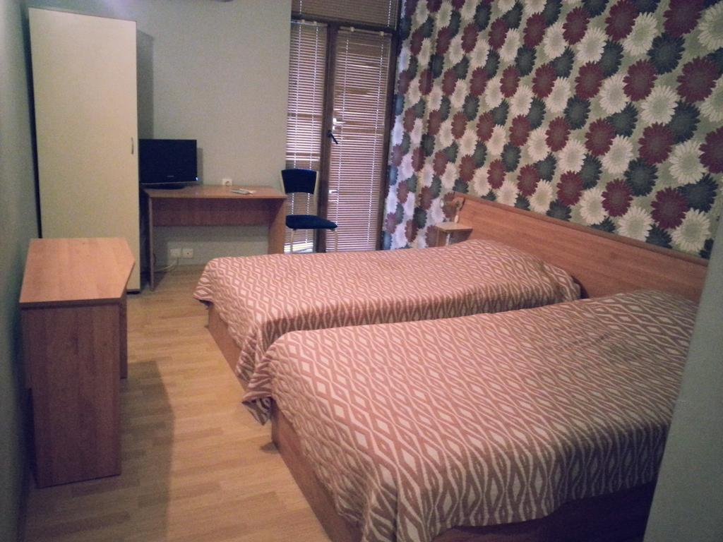 Family Hotel Kredo Sliven Room photo